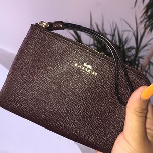 Coach wristlet (Burgundy)